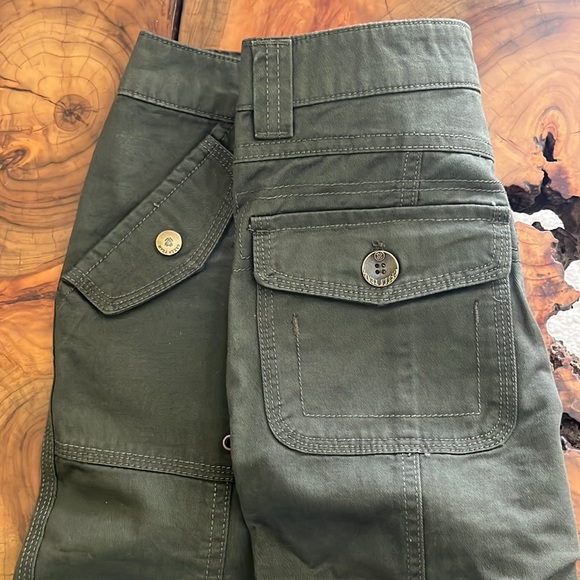 Army green 5 pockets never worn new 100 % cotton pants very cool - Picture 3 of 4